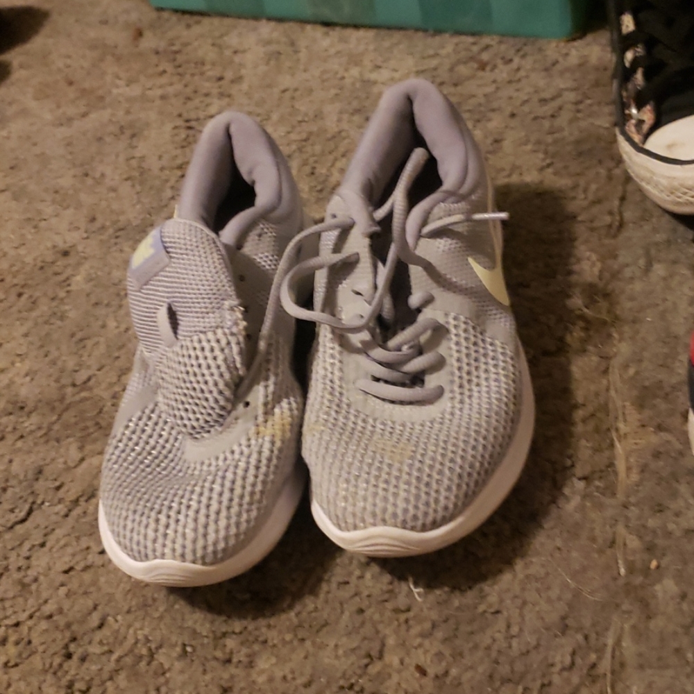 Nike tennis shoes